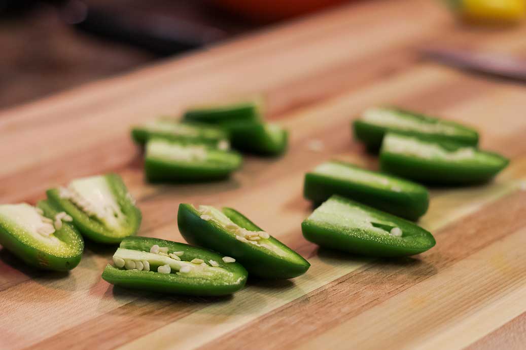 Skivade Jalapenos på längden