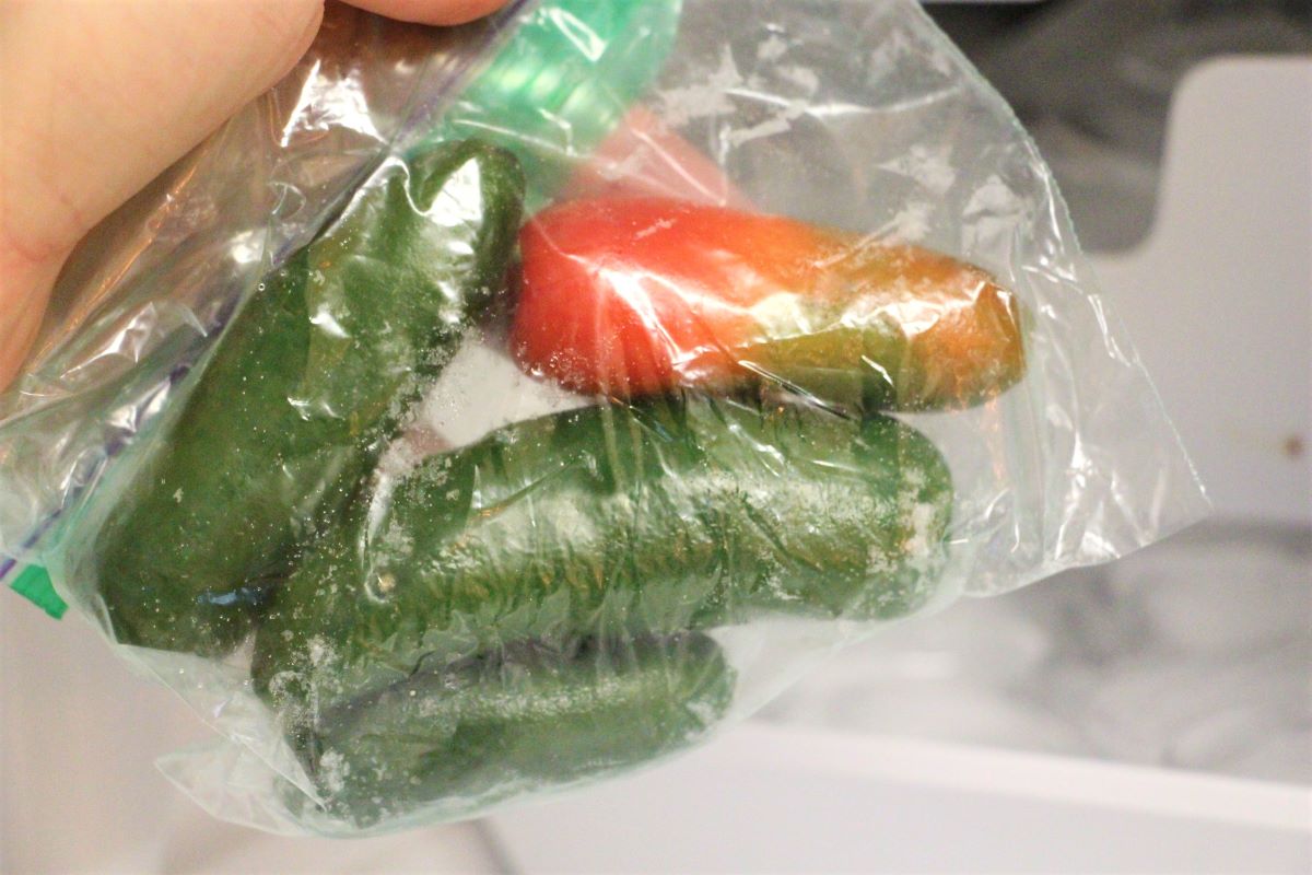 Can jalapenos be frozen whole