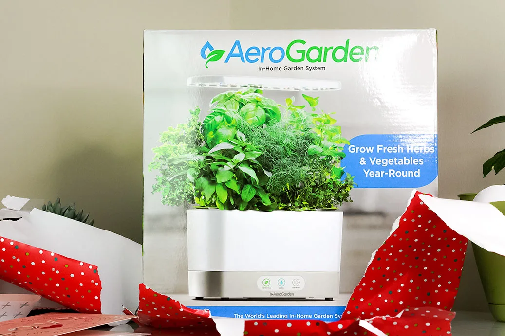 https://peppergeek.com/wp-content/uploads/2020/04/aerogarden.jpg.webp