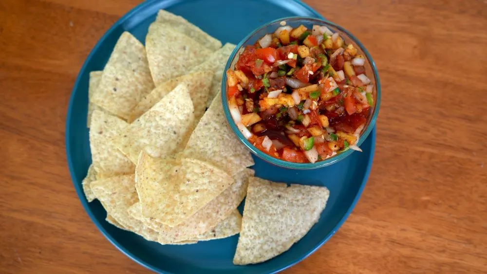 Pineapple Jalapeno salsa with chips