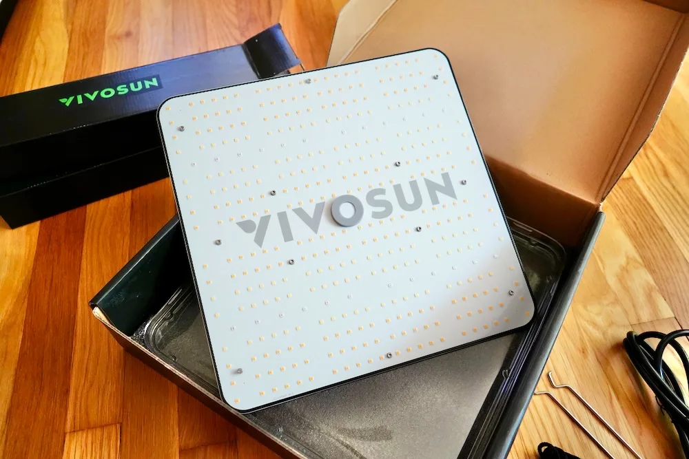 Vivosun VS 1500 grow light