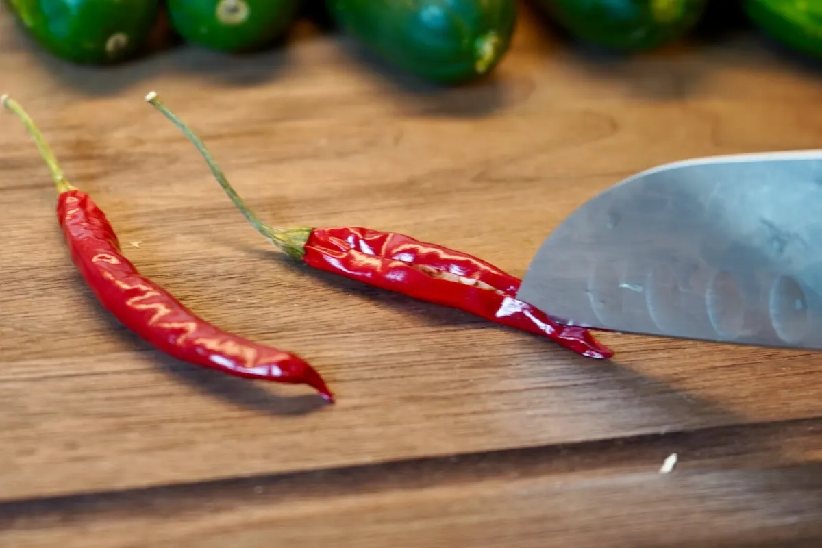 Opening chili for spicy pickles