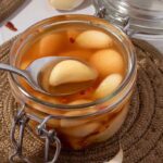 Spicy pickled garlic
